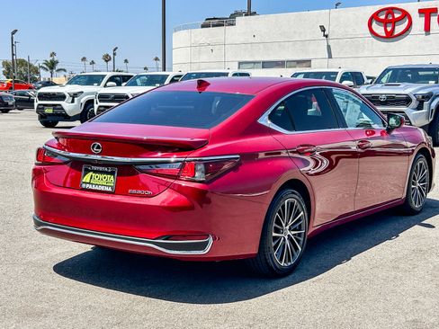 Used 2025 Lexus ES 300h w/ Premium Package FWD image 6