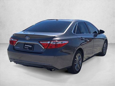 Used 2016 Toyota Camry SE w/ Moonroof Package FWD image 5