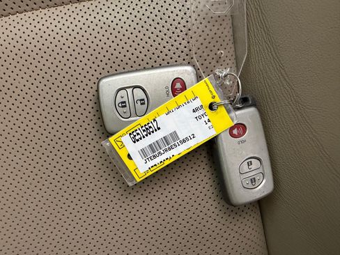 Used 2014 Toyota 4Runner Limited AWD/4WD image 29