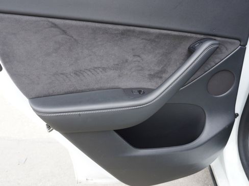 Used 2022 Tesla Model Y Performance image 12