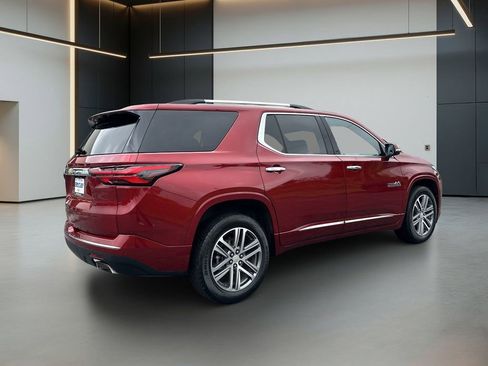 Used 2023 Chevrolet Traverse High Country FWD image 5
