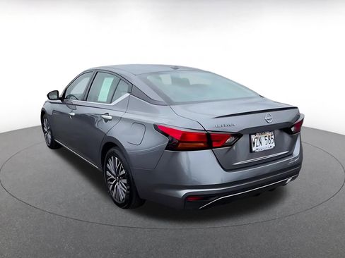Used 2024 Nissan Altima 2.5 SV FWD image 11