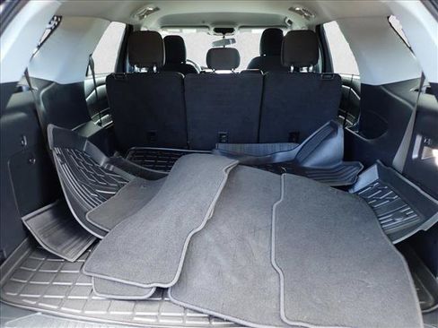 Used 2023 Ford Explorer XLT RWD image 8