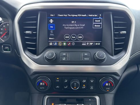 Used 2023 GMC Acadia SLE image 12