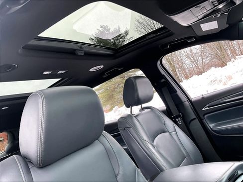 Used 2023 Buick Enclave Essence w/ Experience Buick Package image 23