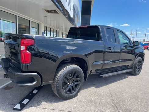 Used 2023 Chevrolet Silverado 1500 RST w/ Z71 Off-Road Package AWD/4WD image 3