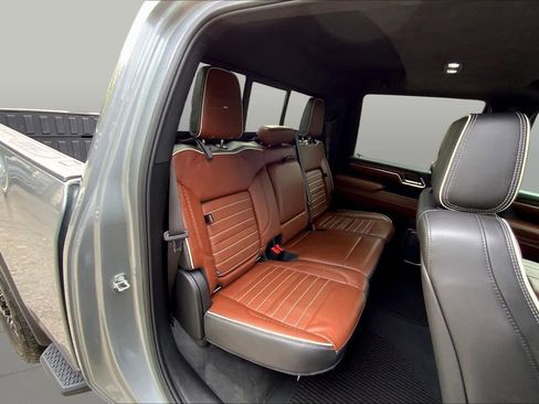 Used 2024 GMC Sierra 2500 Denali Ultimate AWD/4WD image 29