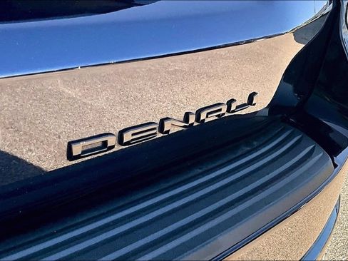 Used 2023 GMC Yukon XL Denali Ultimate AWD/4WD image 11