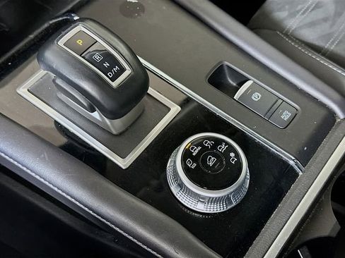 Used 2024 Mitsubishi Outlander SE image 16