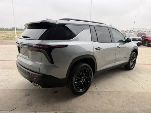 Used 2026 Chevrolet Traverse LT w/ Midnight/Sport Edition FWD image 9