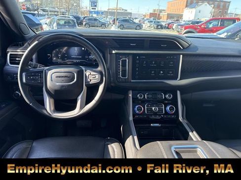 Used 2023 GMC Yukon XL Denali image 16