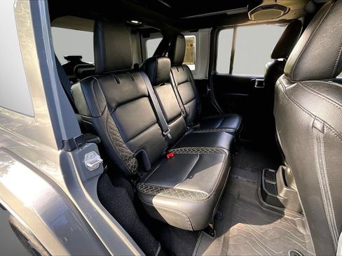 Used 2023 Jeep Wrangler Unlimited Sahara AWD/4WD image 23