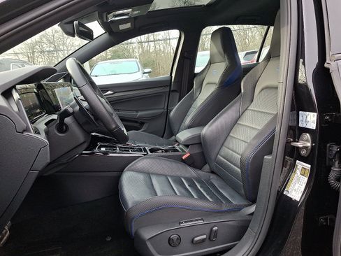 Used 2024 Volkswagen Golf R image 8