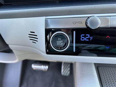 New 2025 Hyundai Ioniq 6 Limited image 30