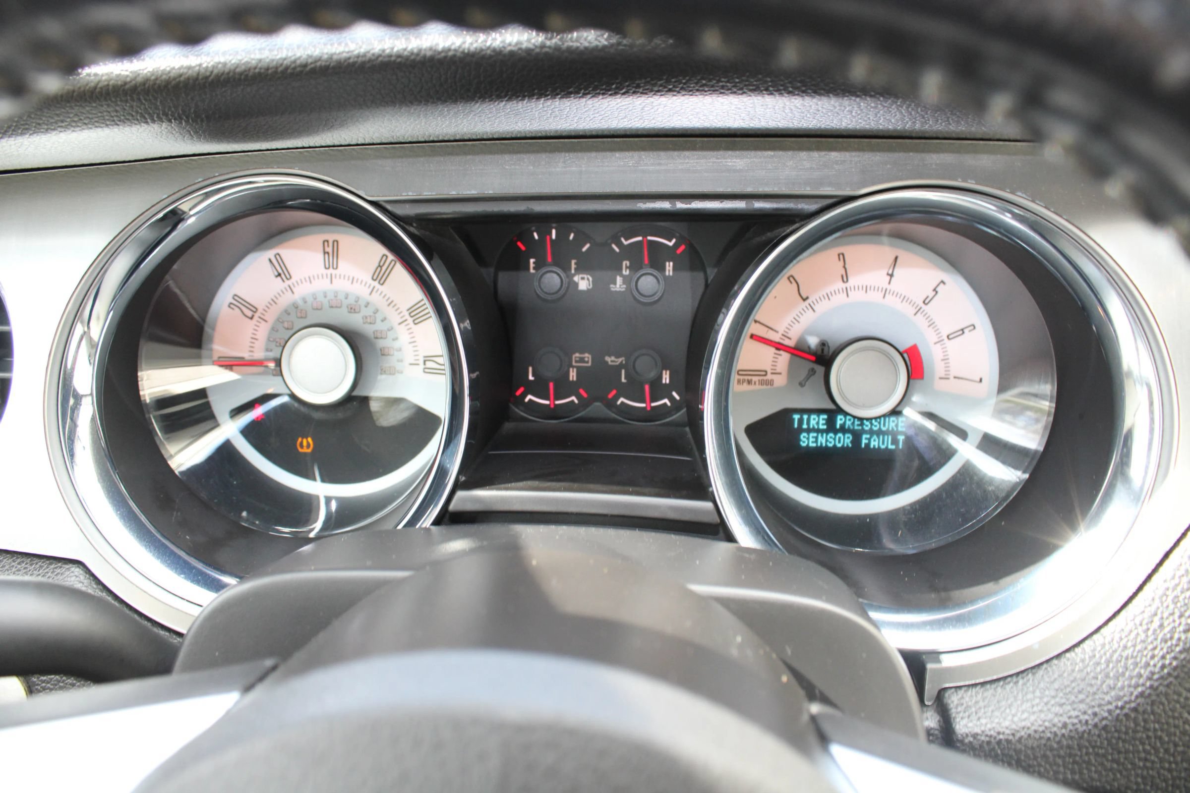Used 2010 Ford Mustang Convertible RWD image 13