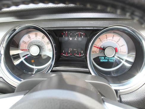 Used 2010 Ford Mustang GT RWD image 13