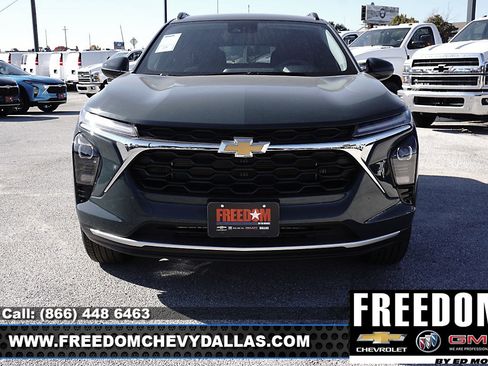 New 2026 Chevrolet Trax LT image 2