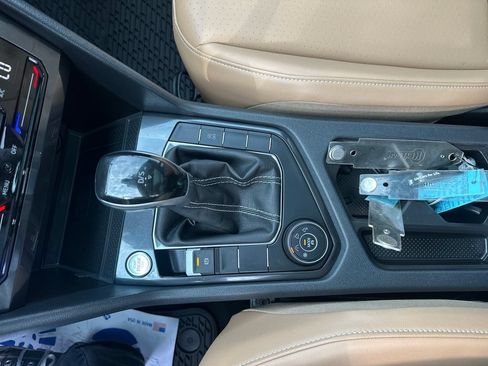 Certified 2024 Volkswagen Tiguan SE AWD/4WD image 17