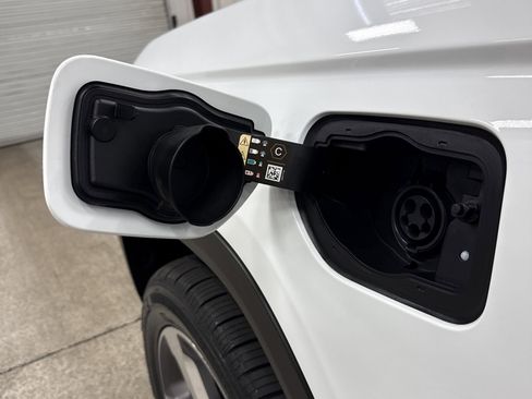 Used 2022 Jeep Grand Cherokee Limited 4xe image 3