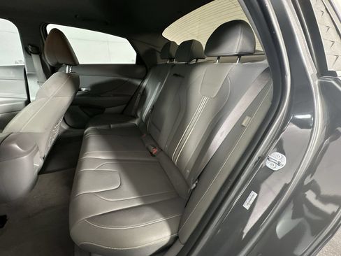 Used 2025 Hyundai Elantra SEL FWD image 23