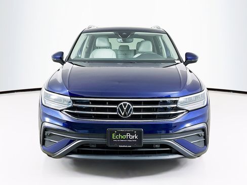 Used 2023 Volkswagen Tiguan SE image 2