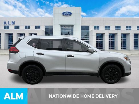 Used 2017 Nissan Rogue S image 4