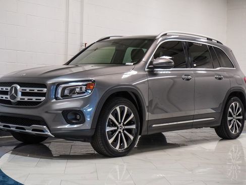 Used 2022 Mercedes-Benz GLB 250 4MATIC w/ Premium Package Lite image 4