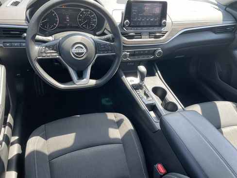 Used 2025 Nissan Altima 2.5 SV FWD image 22