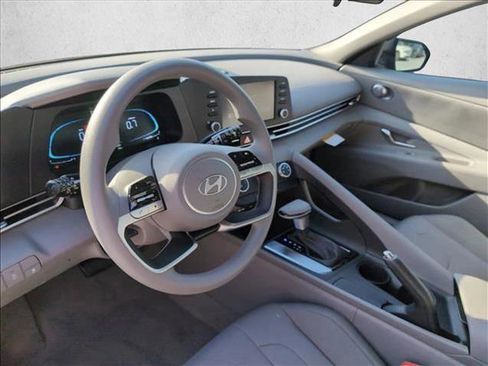 New 2026 Hyundai Elantra SE image 3