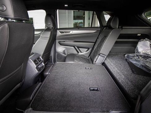 New 2026 Volkswagen Atlas Cross Sport SE FWD image 30