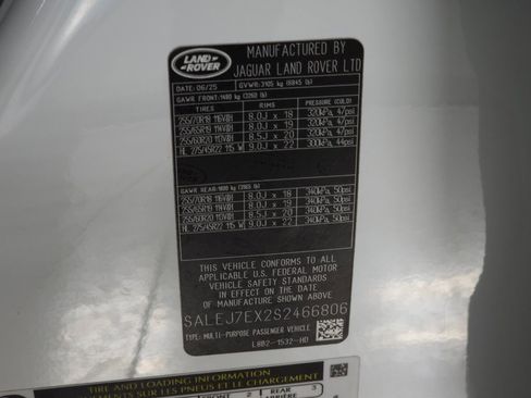 Used 2025 Land Rover Defender 110 S image 38