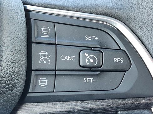 Used 2025 Jeep Grand Cherokee L Limited AWD/4WD image 26