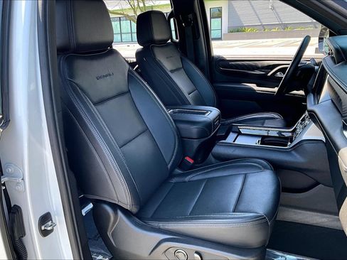 Used 2024 GMC Yukon Denali AWD/4WD image 9