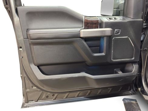 Used 2017 Ford F150 Platinum w/ Equipment Group 701A Luxury image 14