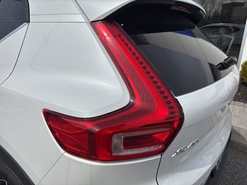 Used 2025 Volvo XC40 B5 Core AWD/4WD image 11