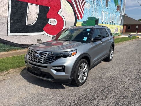 Used 2021 Ford Explorer Platinum w/ Equipment Group 601A AWD/4WD image 2