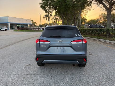 Used 2025 Toyota Corolla Cross LE image 4