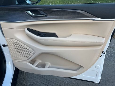 New 2025 Jeep Grand Cherokee Limited image 10