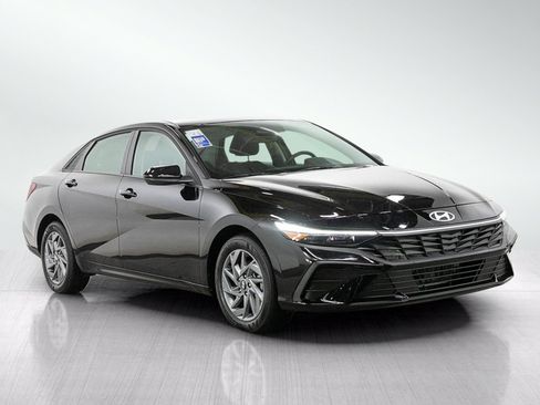 Used 2026 Hyundai Elantra Hybrid FWD image 7