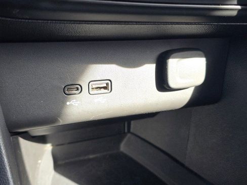 Used 2025 Buick Encore GX Preferred AWD/4WD image 38