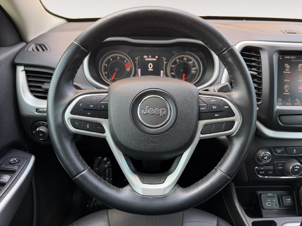 Used 2018 Jeep Cherokee Latitude Plus FWD image 23