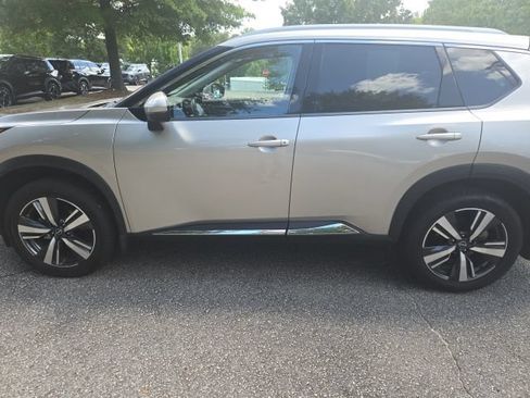 Used 2023 Nissan Rogue Platinum w/ Platinum Premium Package FWD image 2