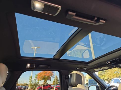 Used 2021 Land Rover Range Rover Sport HST image 21