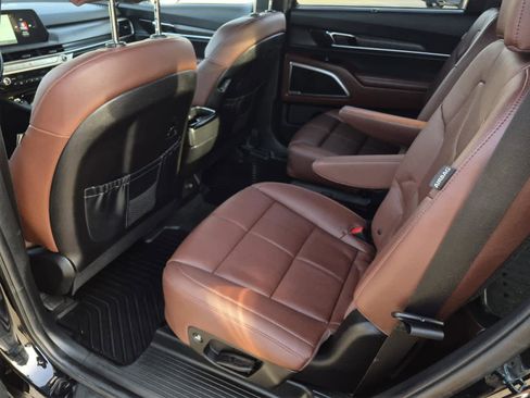 Used 2023 Kia Telluride EX w/ EX Captain's Chair Package image 15