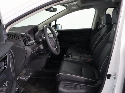 New 2026 Honda Odyssey Touring image 5
