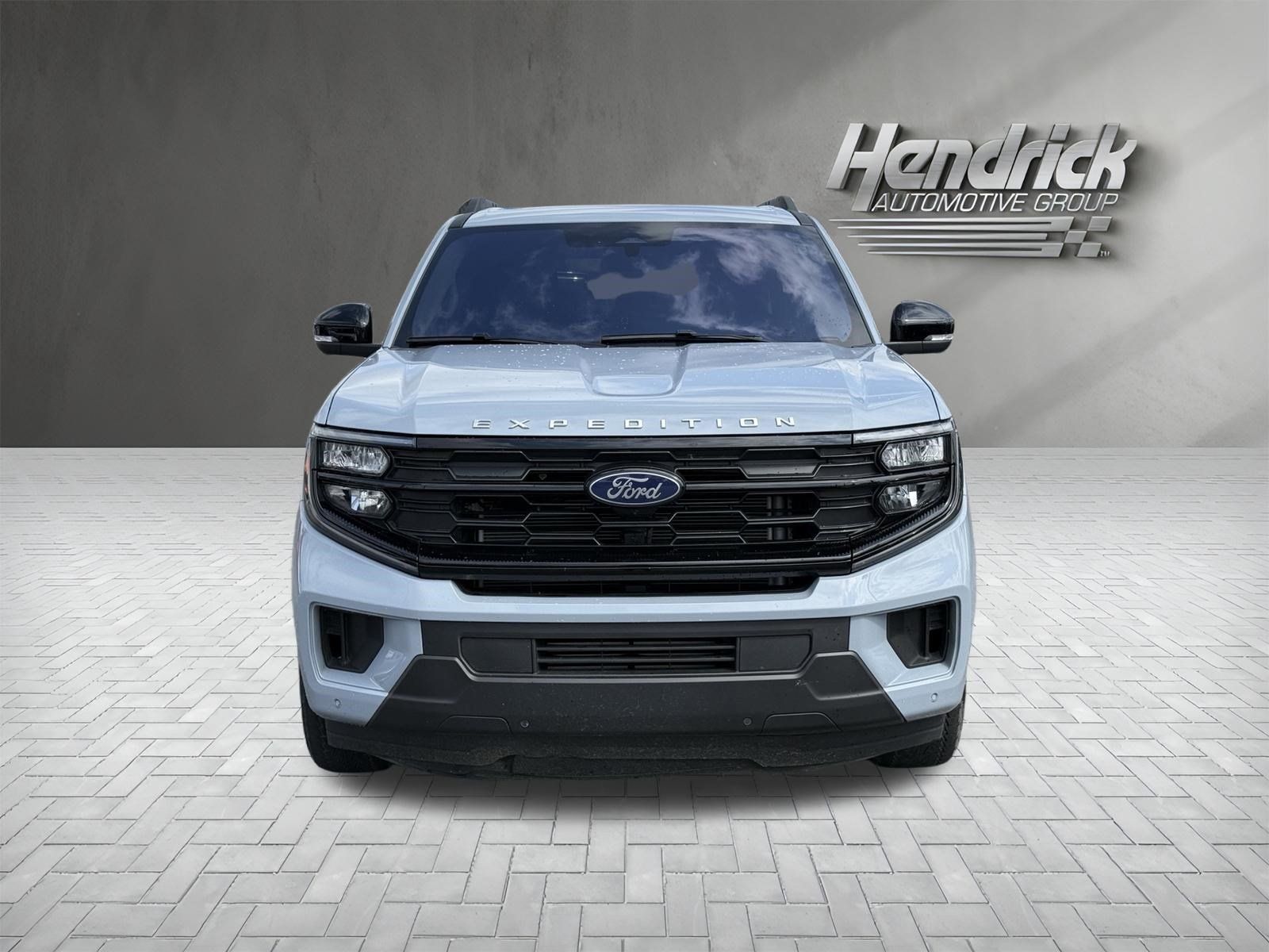 Used 2025 Ford Expedition Max Active AWD/4WD image 3