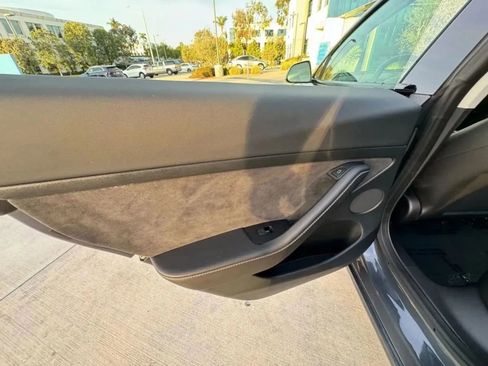 Used 2023 Tesla Model 3 Standard Range image 19