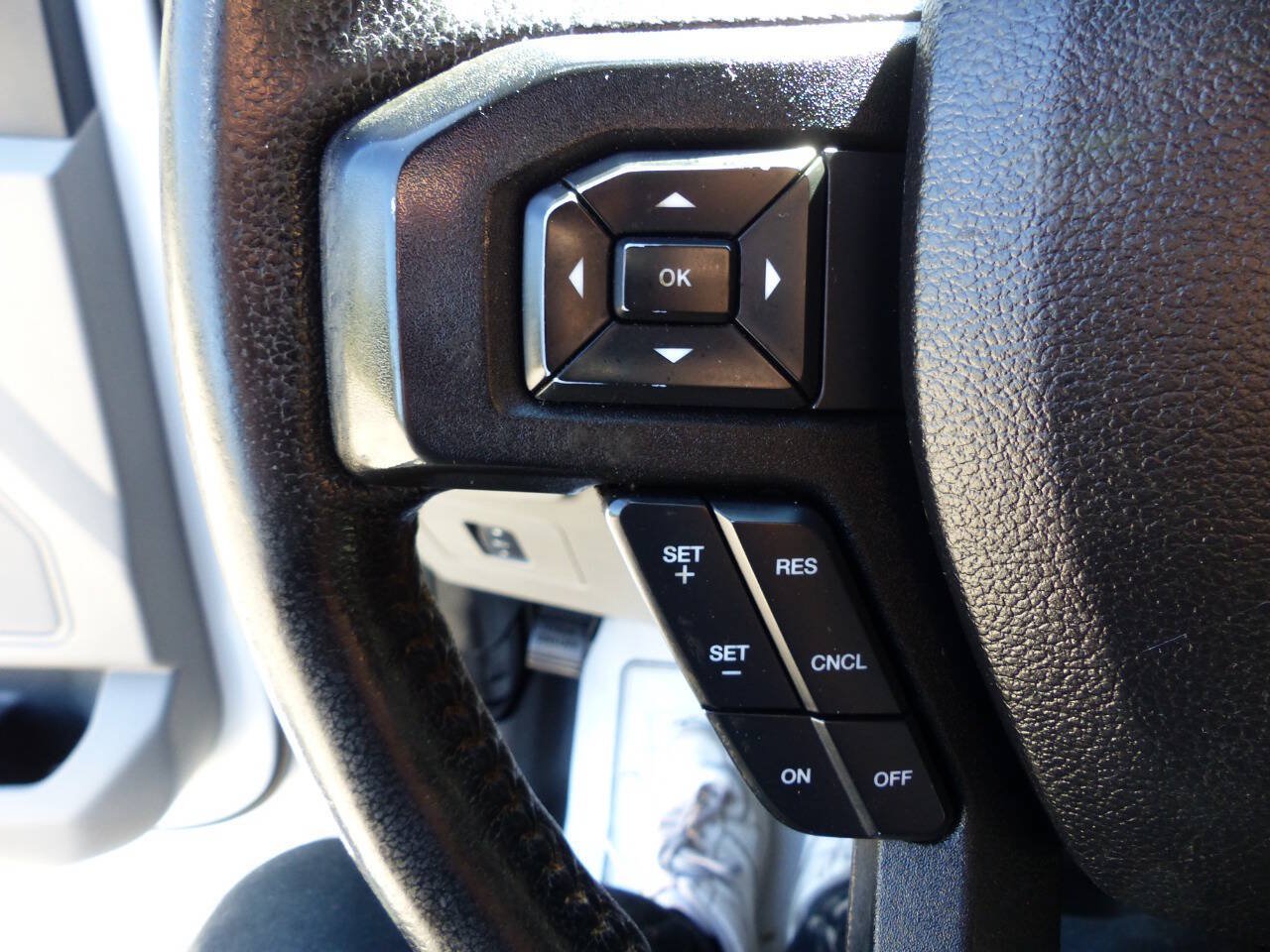 Used 2015 Ford F150 XLT w/ Equipment Group 302A Luxury AWD/4WD image 31