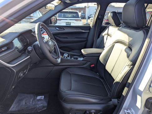 New 2025 Jeep Grand Cherokee L Limited w/ Black Appearance Package image 6