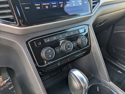 Used 2023 Volkswagen Atlas Cross Sport SE image 22